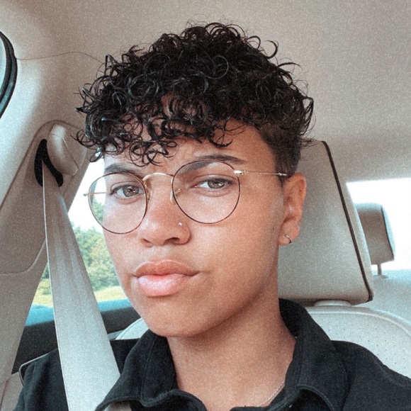 Meet your Posher, Abbey - Picture 1 of 1